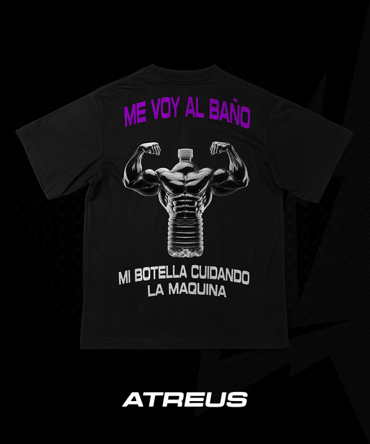 OVERSIZE - ME VOY AL BAÑO MI BOTELLA CUIDANDO LA MAQUINA